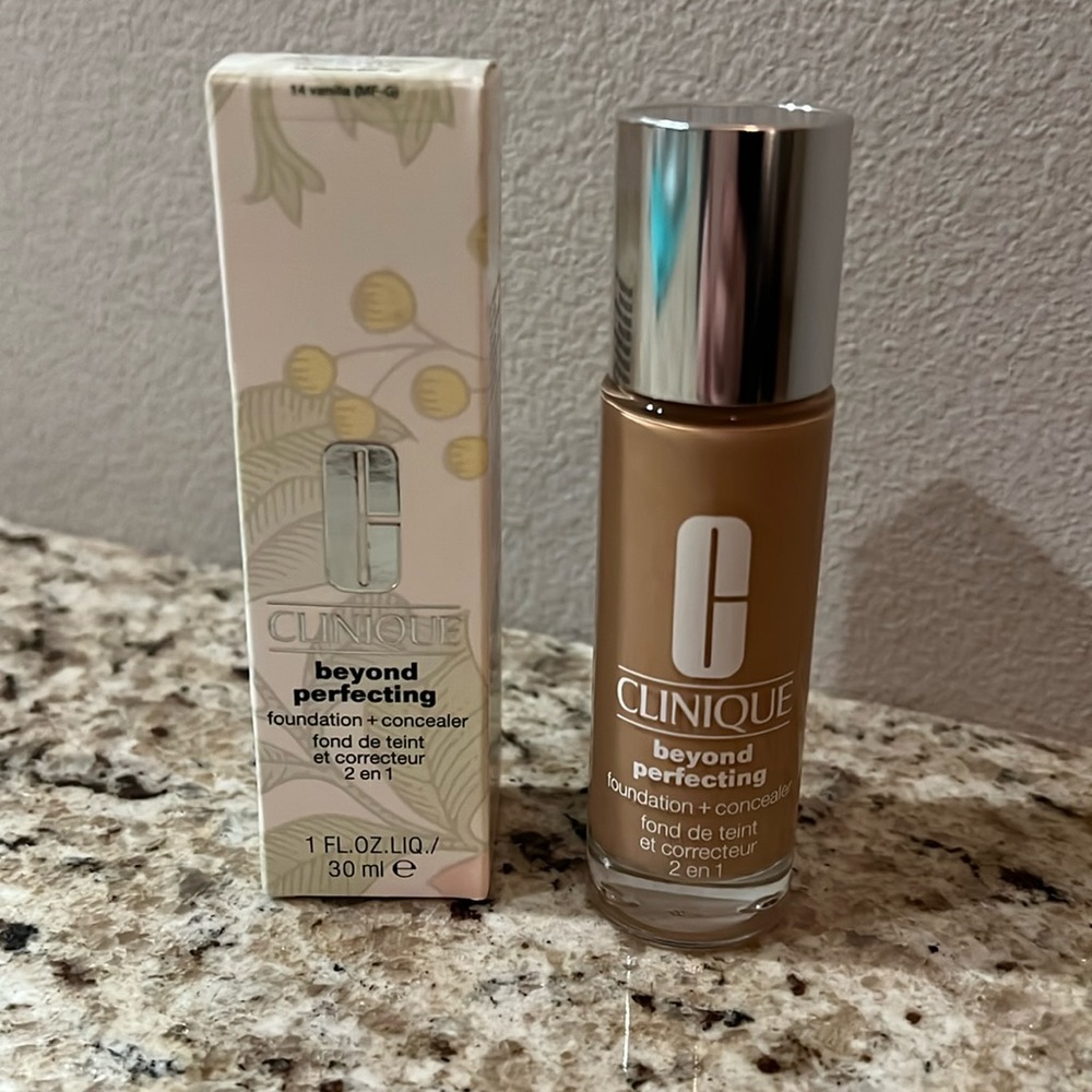 Clinique Beyond Perfecting Foundation + Concealer 14 Vanilla